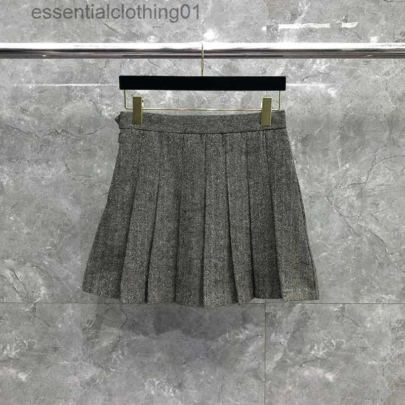 Юбки TB THOM Женские юбки 23SS Summer New в корейской модной женской одежде Harajuku Diagonal Stripes Street плиссированные мини -юбки L231222