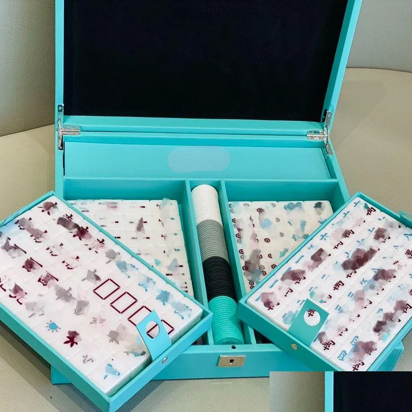 Autres fournitures de fête de fête de fête Boîte en cuir de créateur avec serrure Mahjong 144 carreaux en quatre couleurs plaqués en dés plated et stics stic otfu9