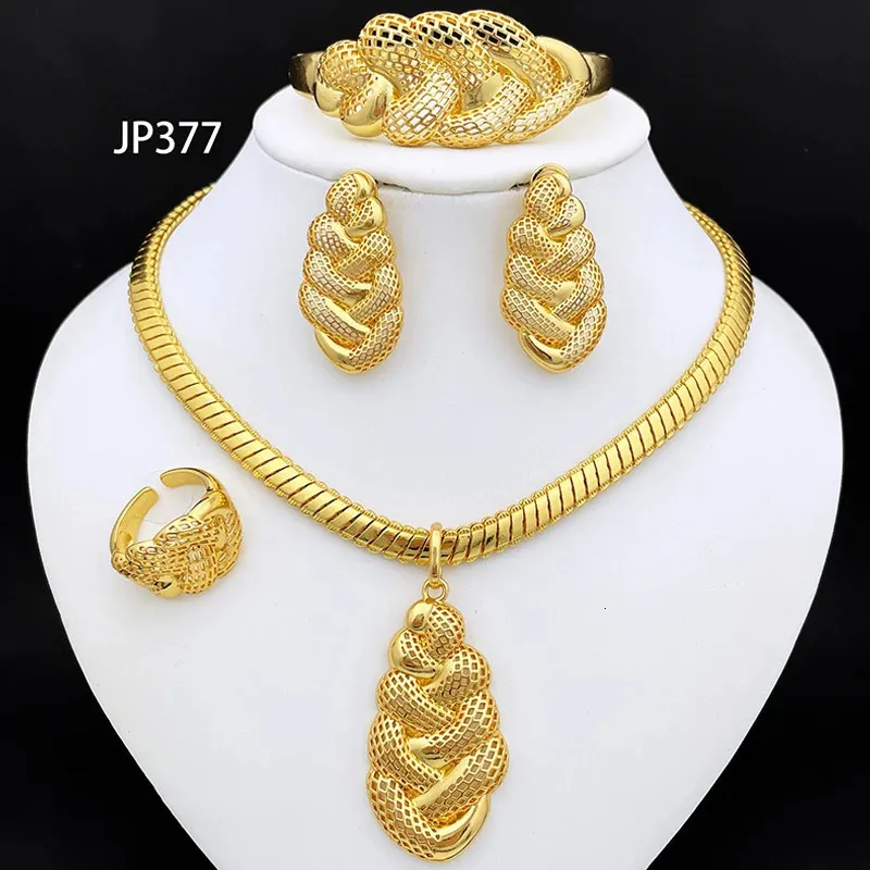 Ensemble de bijoux plaqué d'or italien 18 km Collier de mode et ensembles de boucles d'oreille pour femmes Bijoux de Mode Ensembles 231221