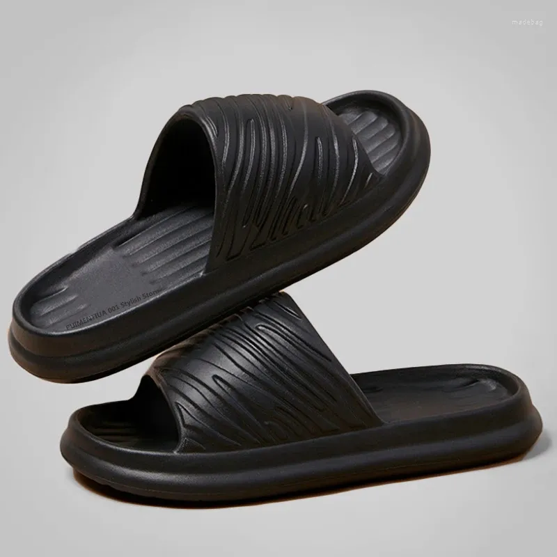 Slippers verão grossa chuveiro de banheiro de plataforma para homens Moda Moda Sandálias internas de sola mole não deslizam slides masculinos