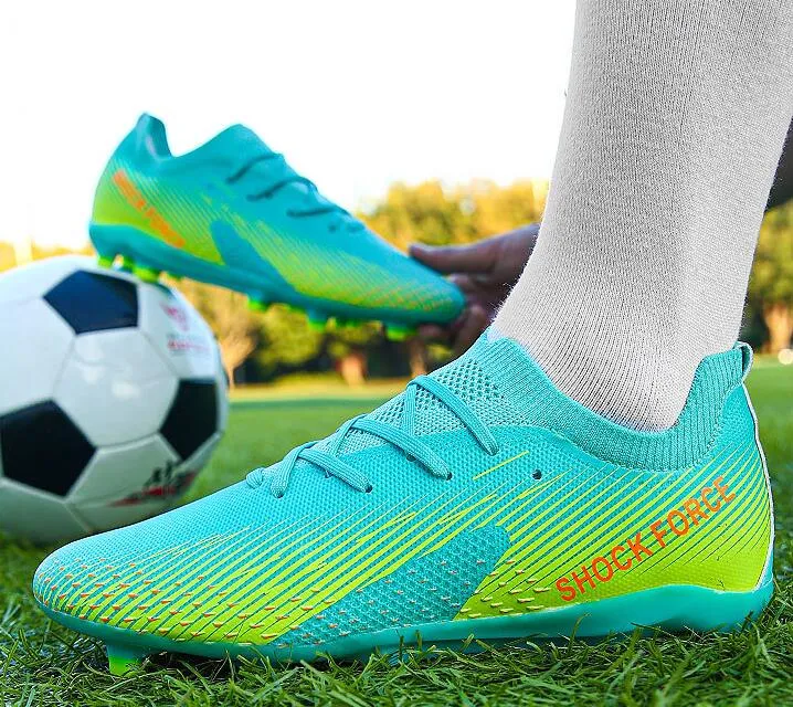 Neue professionelle Männer Fußballschuhe Jungen Mädchen Studenten Leichtes atmungsaktives nicht rutsches Training Fußballschuhe Stollen im Freien