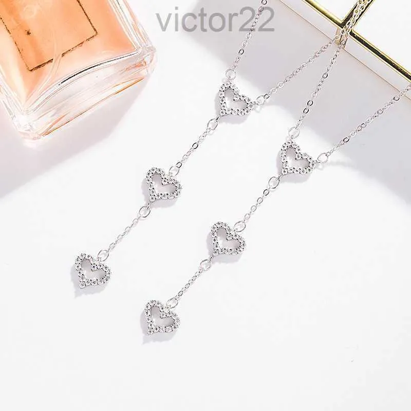 2024 Designer t Family Heart Collier Fashion's Fashion's Versatile Hollow Out Love Diamond 925 STERLING Silver Triple New Pendant Pending Clavicule chaîne