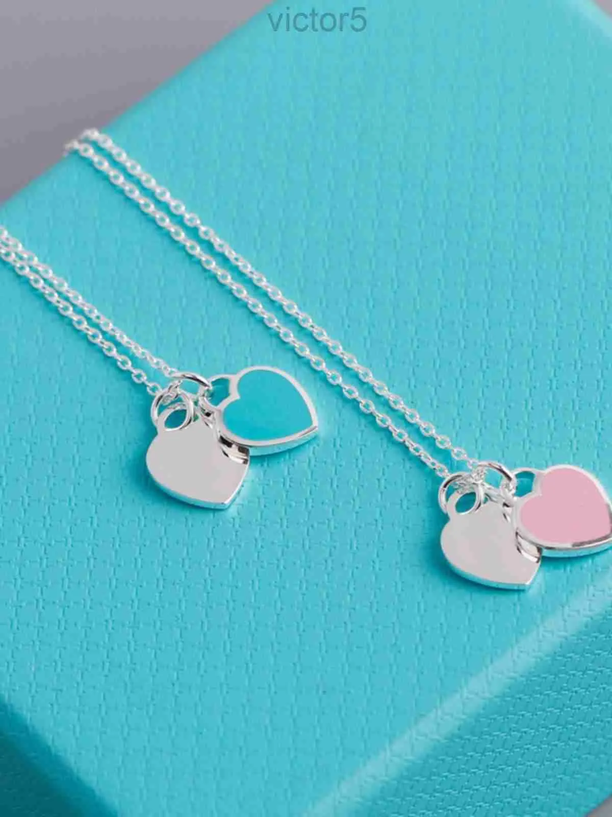 2024 DesignerT-home Love Necklace Women 925 Sterling Silver Red Heart Oil Dripping Enamel Blue Collar Chain Double Pendant 1