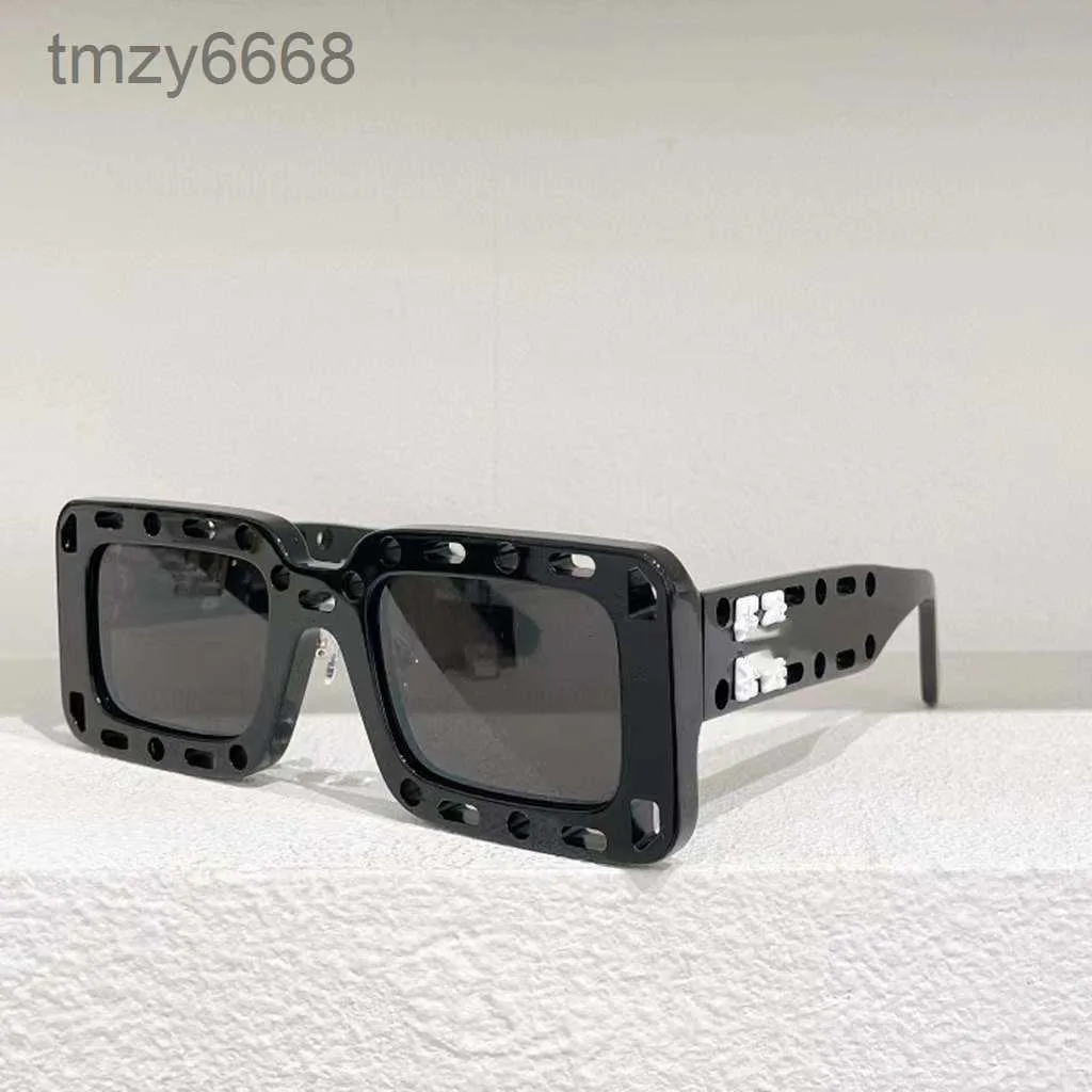 Créateur de mode W Lunettes de soleil cool Home Luxury Tiktok Net Red Même personnalité féminine hip hop Punk Oeri025 L5B2