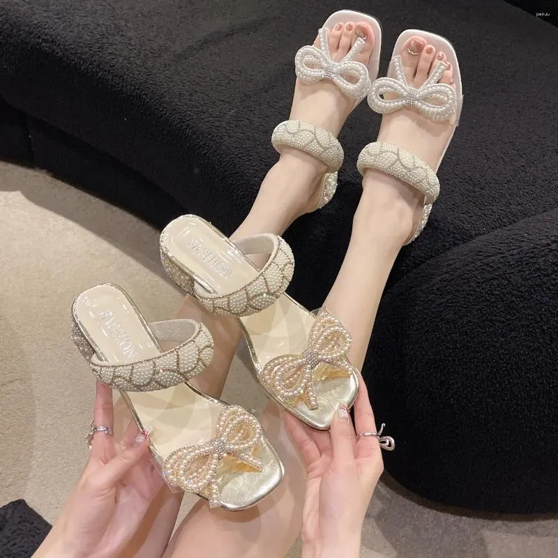 Chaussures habillées 2024 Fashion Summer Women Daily Party Club Pearls Perls Righestone Bowknot Design Chunky Heel Sandals Sandalias Mujer