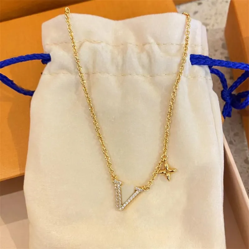 Colliers de diamant Pendants Chains Designer Jewel Brilliant Penndants Collier Gold Jewelry Wedding Gift Lady Flower Coldings Solitaire V Chain