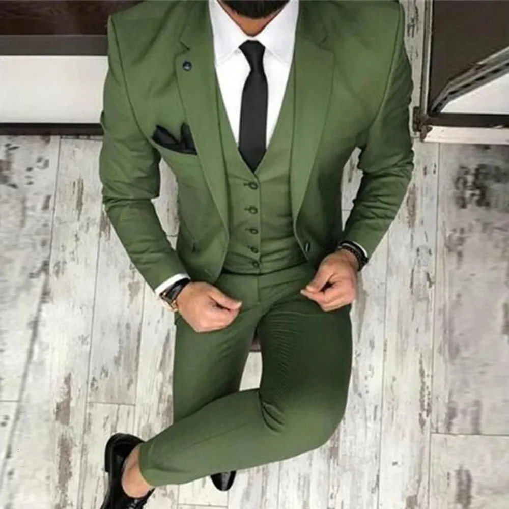 2024 Disegni di pantaloni più recenti per cappotti per uomini Green Siding Slimt Fit 3 pezzi in stile sposo da smoking abiti da ballo personalizzato Blazer Terno 231221