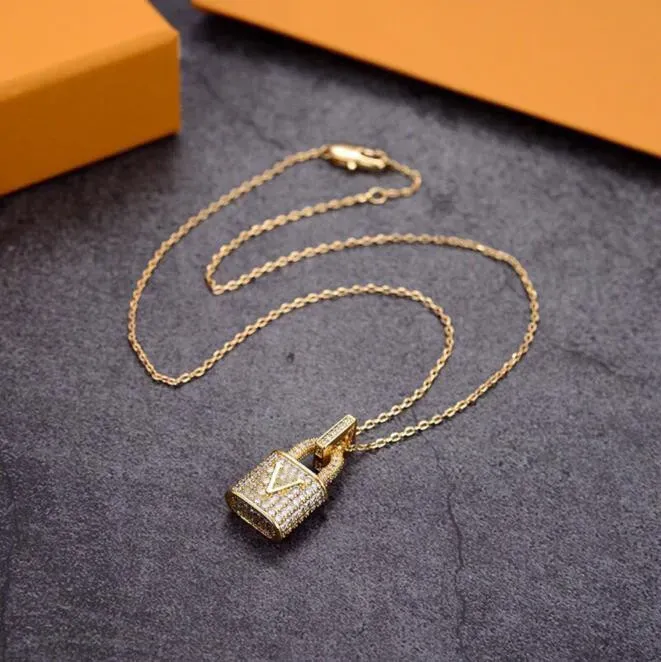 Top Designer jewelry Diamond Gold Lock Pendants necklaces sweater chain For elegant Lady