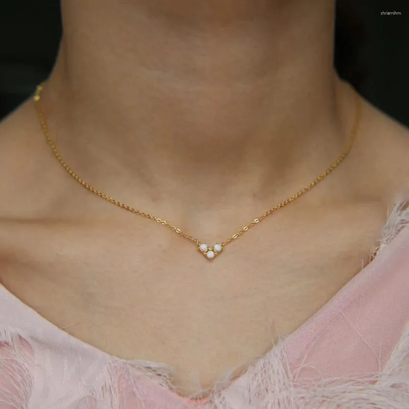 Hängsmycken härlig halsbandsmycken tre sten klassisk design delikat läcker silver 925 kedja opal eld kvinnor flicka gåva 2023