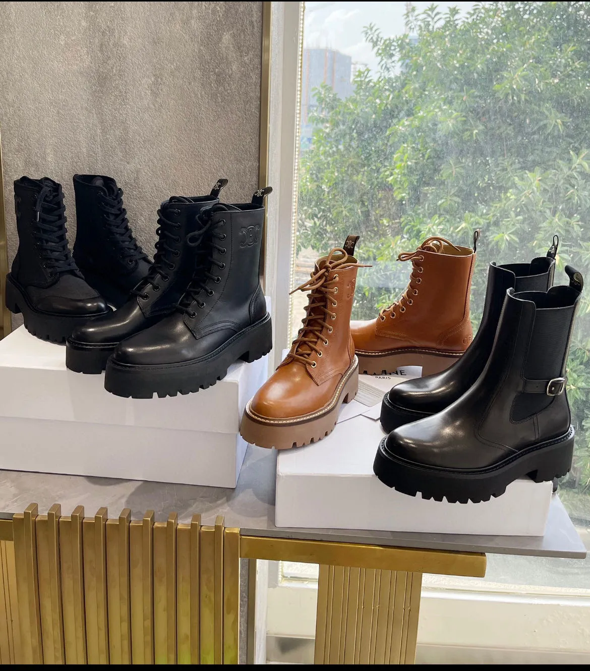 Neue Farbe Klassiker Luxusdesigner Boots Winterstiefel Schnürung Martin Frauen Erhöhte kurze Stiefel braune Runde Kopf Englische Motorrad Frauenstiefel Fabrikschuhe Fabrik Schuhe