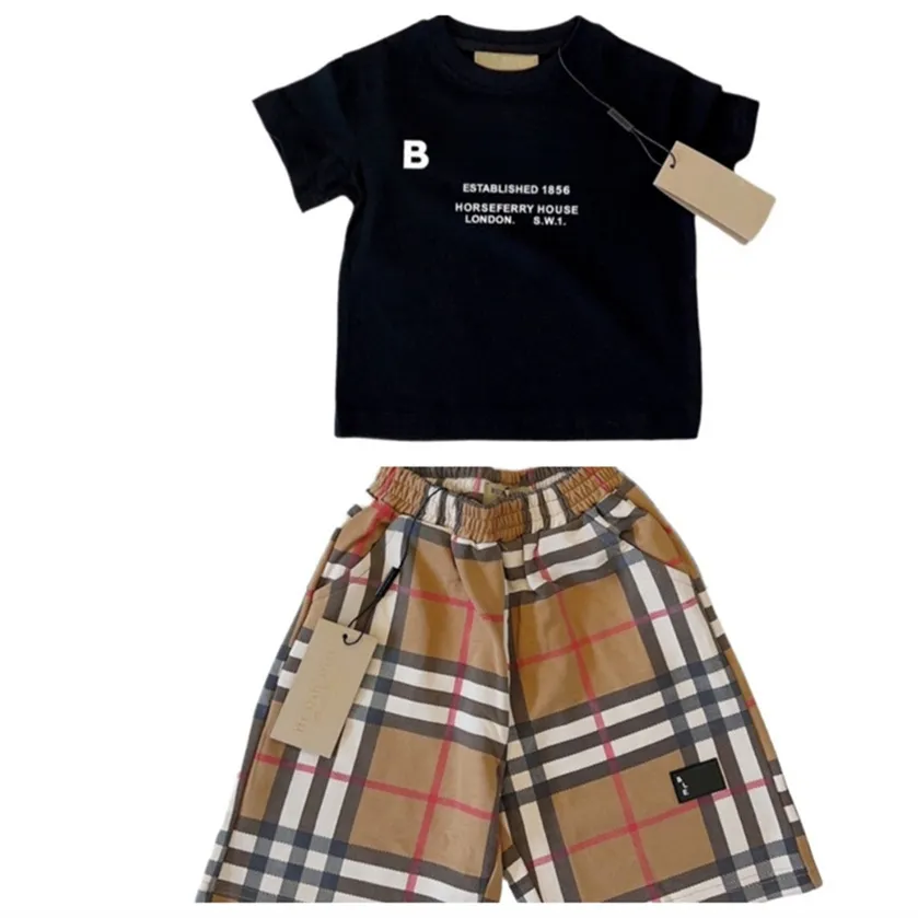 Luxury Kids Clothing Sets Summer Boys Girls Letter Impresso T-shirt de manga curta Duas peças Brand Children Roupos 100cm-150cm H03