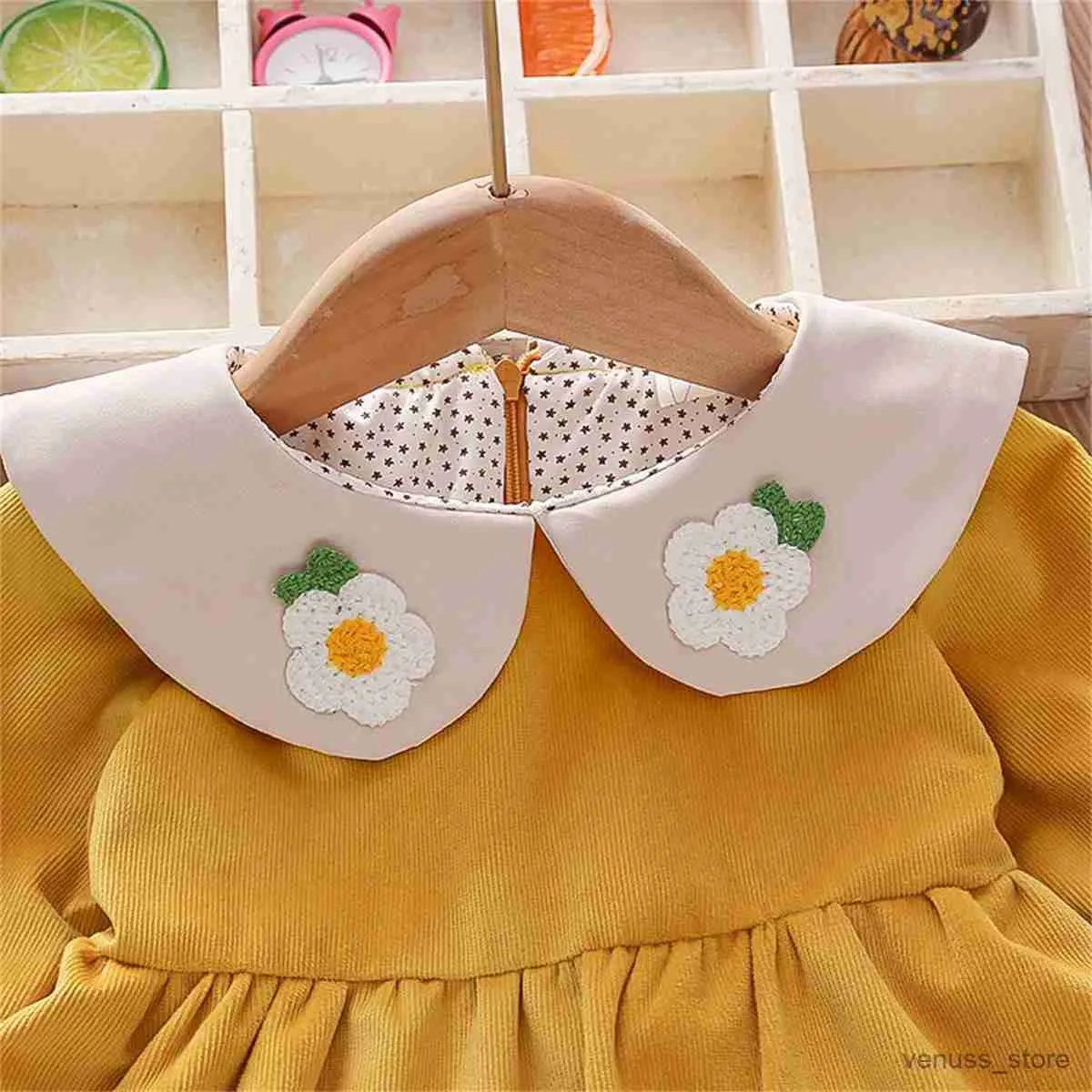 Mädchenkleider Frühlings- und Herbst -Baby -Mädchen tägliches Kleid mit Hu Duo gesticktes Puppenkragen Farbblock Langarmes süß und einfach Koreanisch