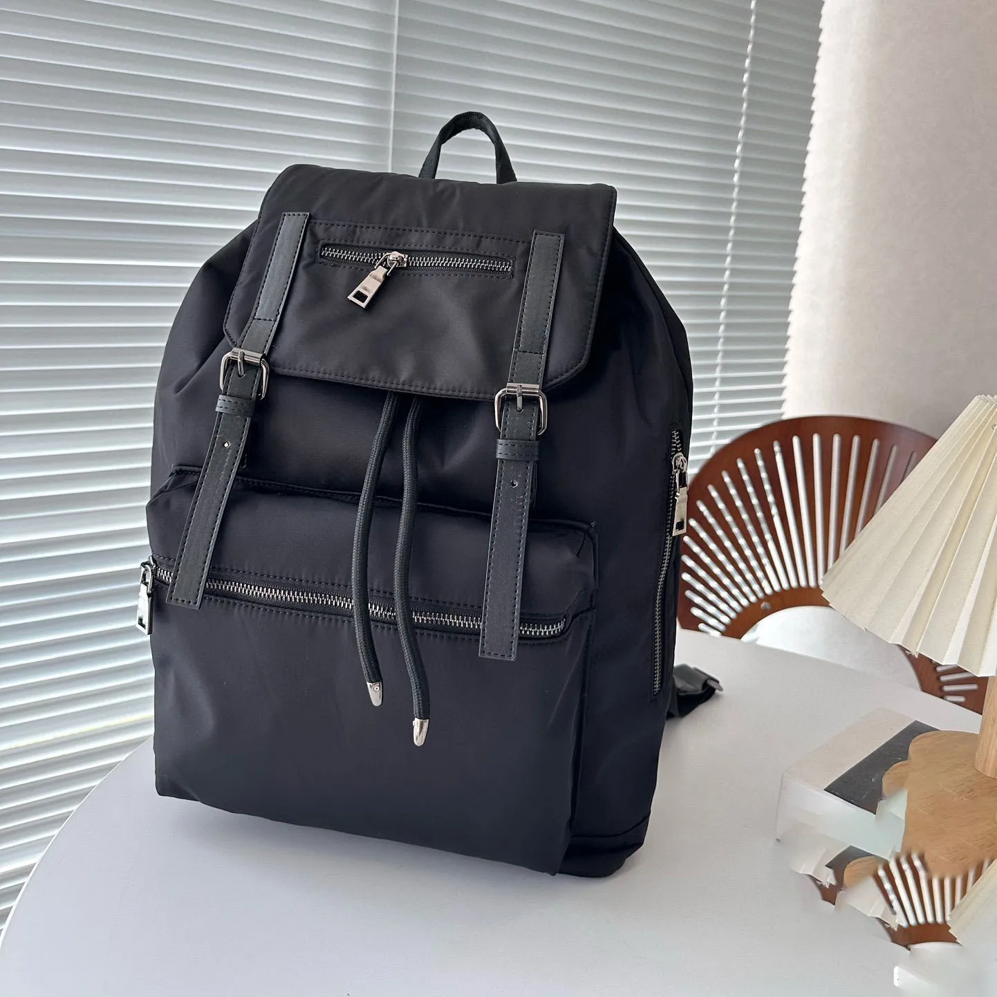 Mochila de nylon de lujo Men Nylon Simple Style Hombina de estilo elegante y resistente al desgaste Bolsa de cuerpo transversal, bolsa de trabajo, bolsa de viaje, bolso de bolso de mensajero clásico