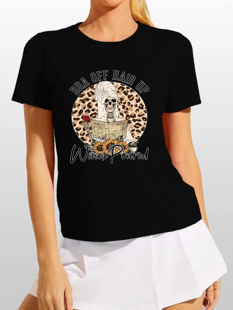 Camisetas femininas estampas de leopardo de girassol usando crânio de banheira bebendo vinho tinto de leitura de vinho Camiseta de esportes de pescoço redondo casual pescoço