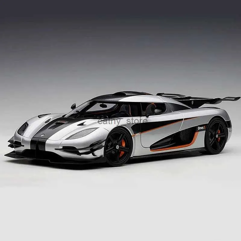 Electric/RC Car 1 24 Koenigsegg One 1 Alloy Sports Car Model Diecasts Metal Racing Car Model High Simulation Sound and Light Childrens Toys Giftl231223