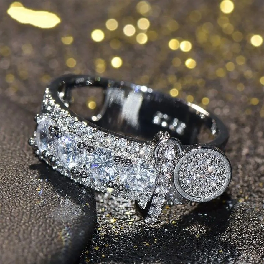 Brand Band Luxury Diamond Key Rings Bijoux 925 STERLING Silver White Clear Topaz CZ pour femmes Wedding Vintage Ring2077