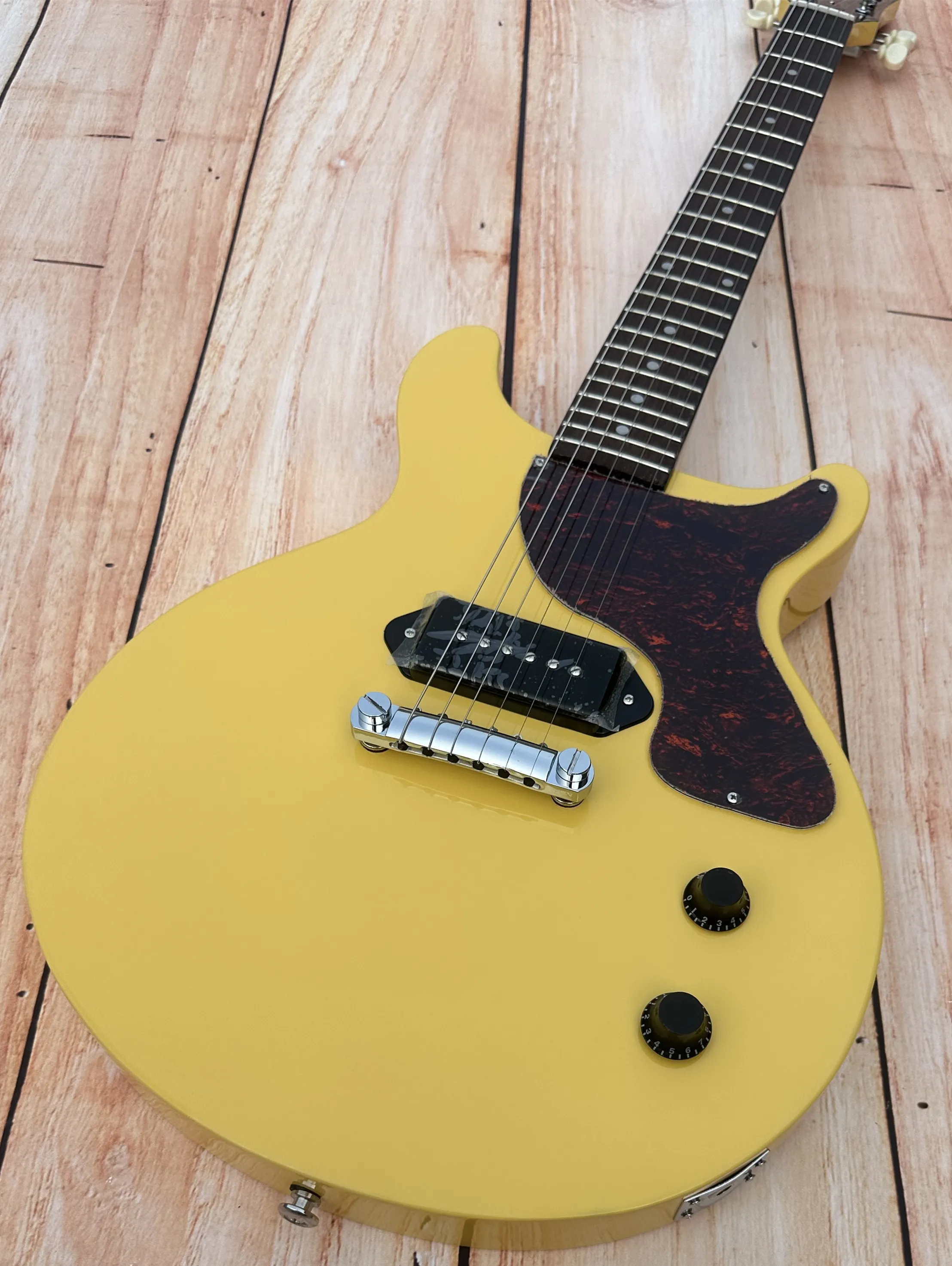 Guitare électrique standard, jaune télévisé, jaune crème, brillant, tuner rétro blanc crème, disponible, livraison gratuite de la foudre