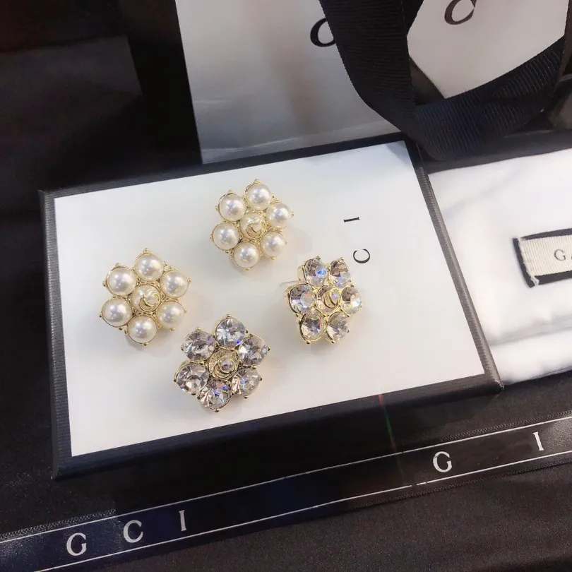 Stullo di diamanti in stile classico Nuova donna Orecchini per il fascino perle per Pearl Gioielli designer classici Coppia di lusso in oro Luxuria Famiglia Love Goling Oreging Box Packaging