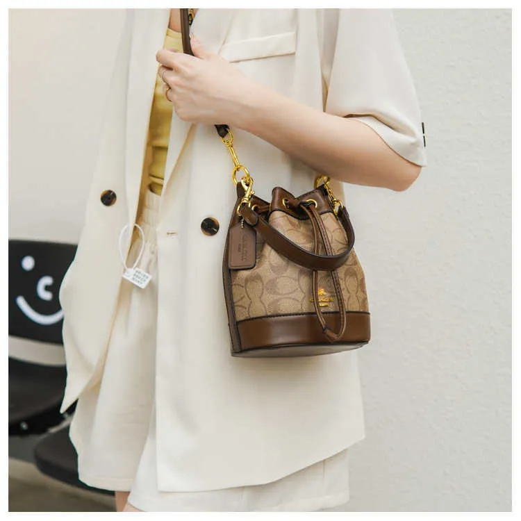 2023 New Water Trendy Fashion Printed Crossbody Bucket High end Texture Versatile Shoulder Bag