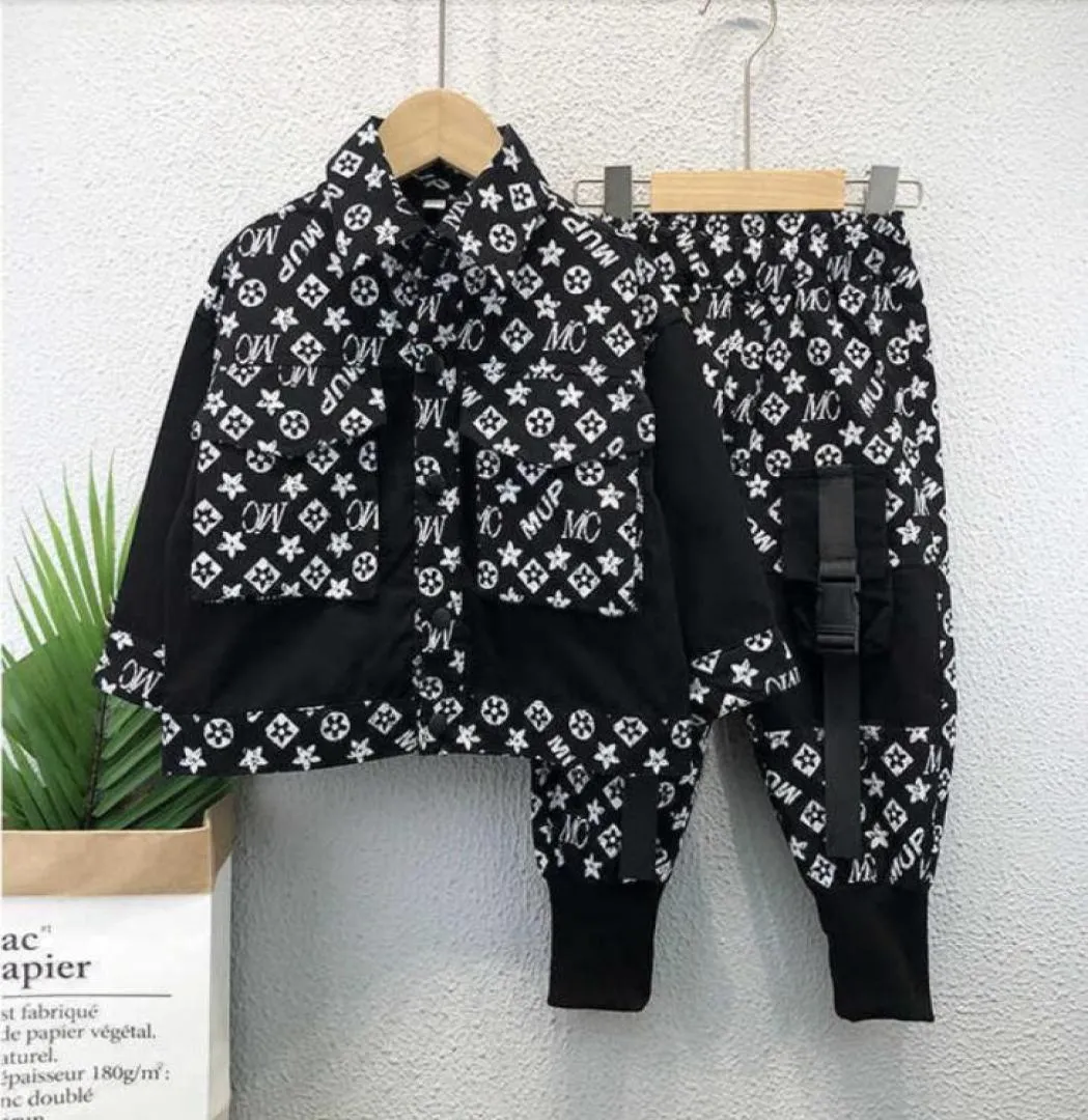 2021 Nouveau automne d'hiver pour enfants enfants chemise de veste de veste de manteau de manteau concepteurs cool avec des boues de poche de genou pantalon en deux pièces S7057142