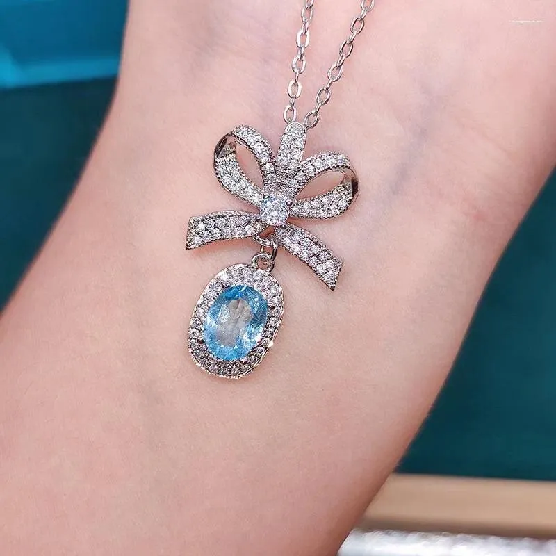 Pendants Fashion Natural Sea Blue Zircon Stone Butterfly Pendant Collier Femme Colliers de couloir en argent Colliers de chaîne