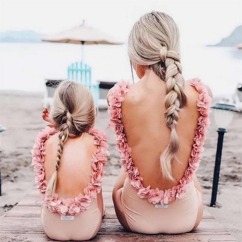 Outfits backless matchande mor och dotter baddräkt familj ser mamma me womens bikini badkläder kläder strand baddräkt 220531