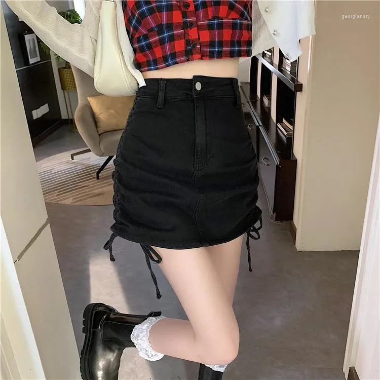 Black mini best sale skirt hipster