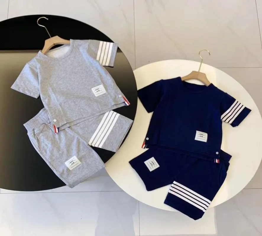 22SS Designer Clother Sets Sport Letter Childrens Dzieci Krótki rękaw krótkie spodenki Zestaw garnituru marka chłopców odzież bawełny tees8357064