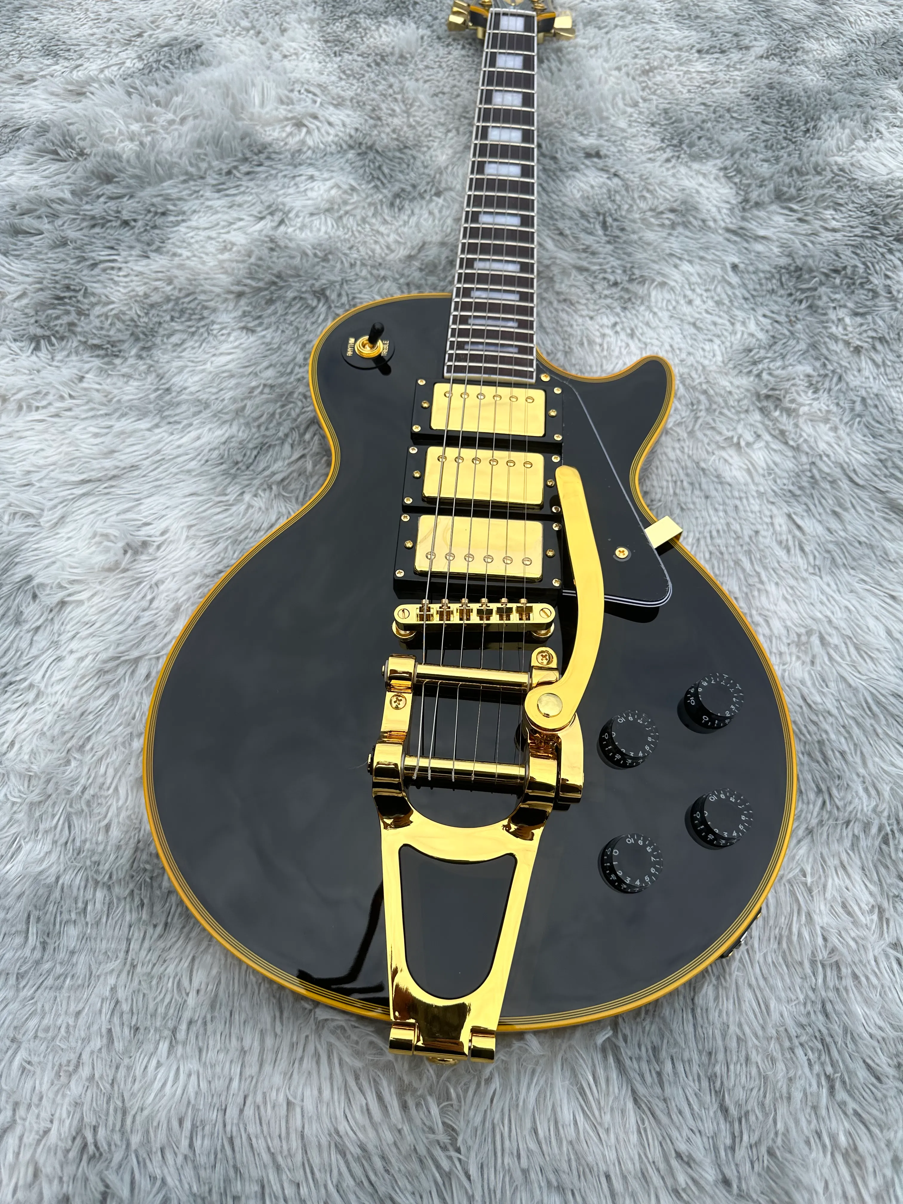 Guitare électrique personnalisée, logo jaune et reliure corporelle, vibrato d'or, accessoires en or, rapide