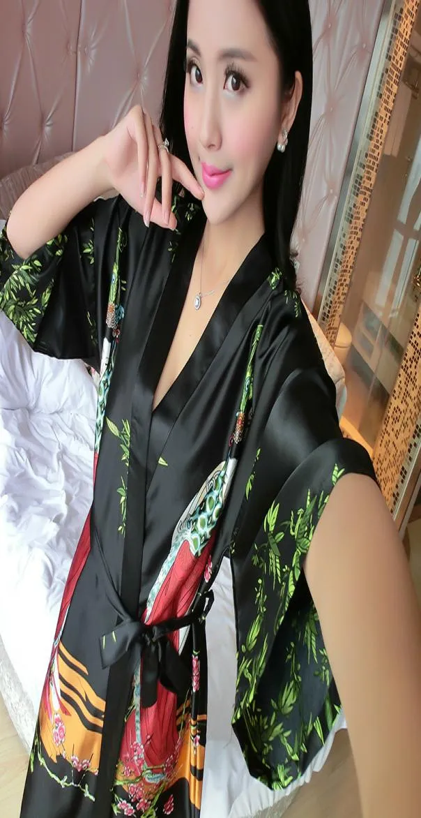 2020 Spring Nouvelles dames Silk Satin mince Robe Comfort Fil Floral Imprimé Slembear Sexy Nightgown Femme Satin Homewear3499226