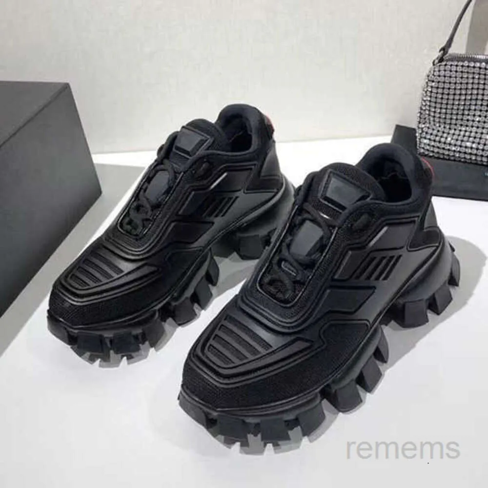 رجال امرأة Cloudbust Thunder Sneakers Platform Shoes 3D Runner Trainer Fabric Fabric Low Top Light Rubber Outdoor Shoe with Box NO40
