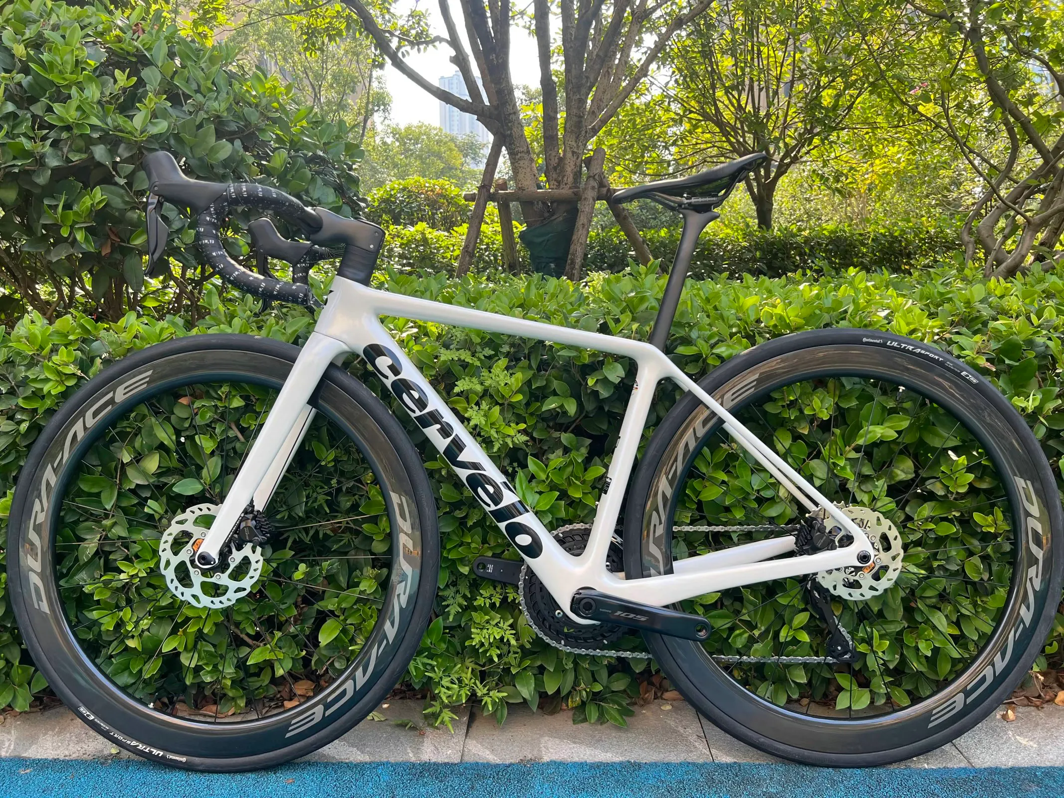 Cervelo R5 Carbon Complet Bike Road Disc Brake Full Bike Avec R7020 cervelo-r5-carbon-complet-bike-road-disc-brake-full-bike-avec-r7020
