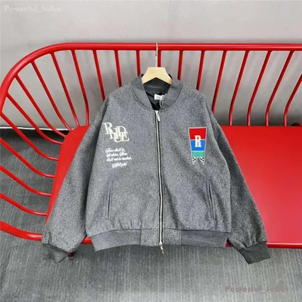 Rhude Jacket Men Women 1 1 Top Quality Hip Hop Outterkläder Badge broderad Lapel Rhude Tracksuit Windbreaker Black Red Rhudes Sweater 7107