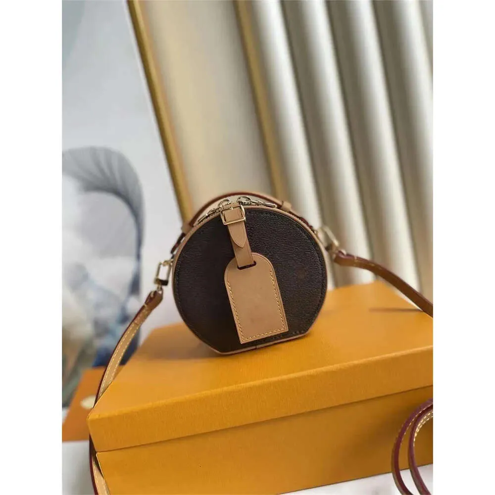 borsa da donna 10A Mini tote di design di lusso Chapeau Borsa a tracolla rotonda con cinturino in pelle regolabile Borsa a tracolla originale in tela con pochette a tracolla squisita