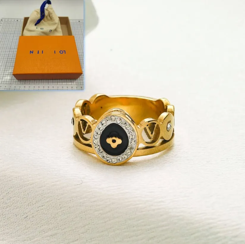 18K Gold plattierte Eheringe Neue Designer Ring klassische Style Brand Logo Luxusgeschenke Ringbox Verpackung Boutique Schmuck Schmuck
