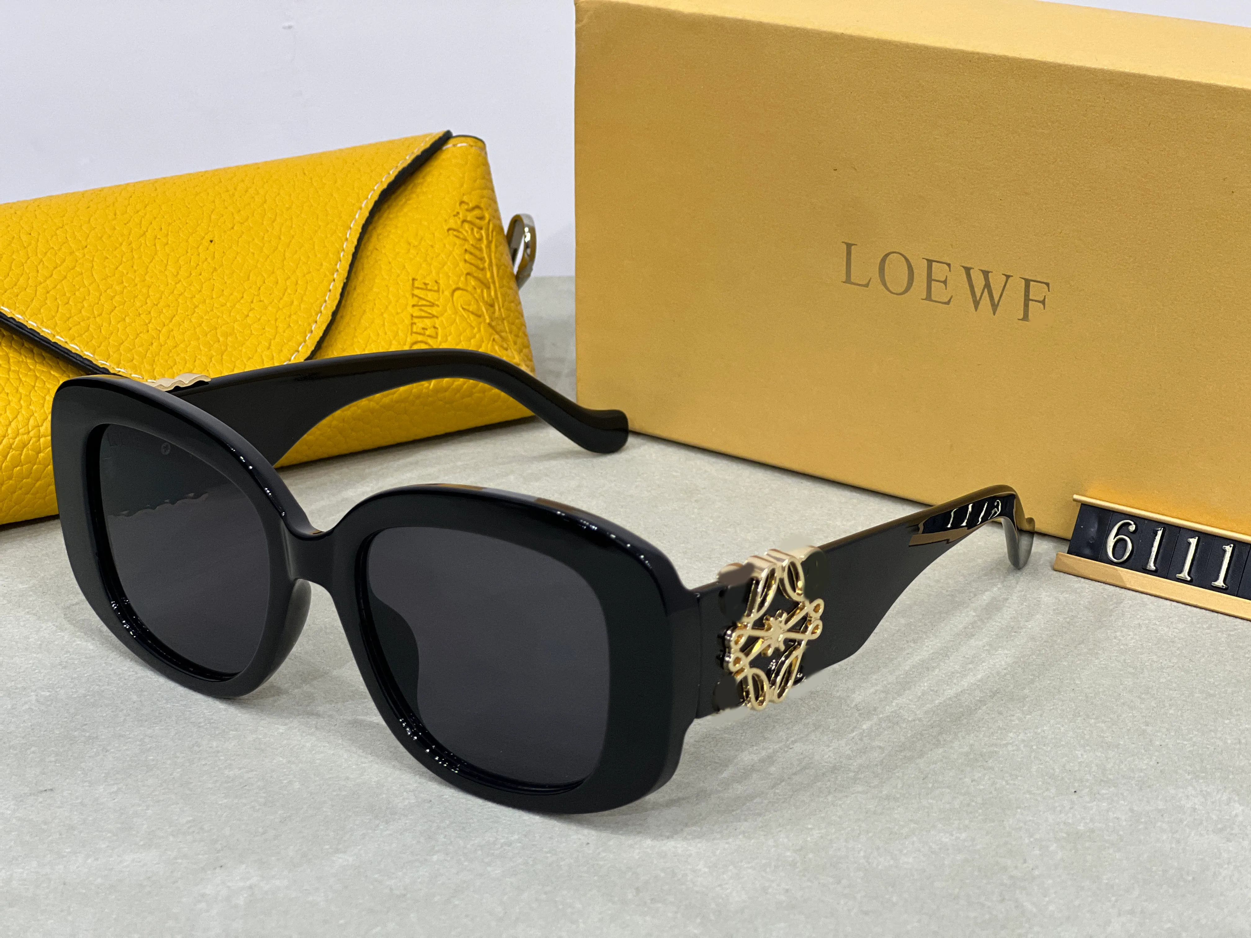 Classic Loewf Women Designer Personnalité Lunes à cadre rond pour hommes Sport Sport Sunglasses 10A