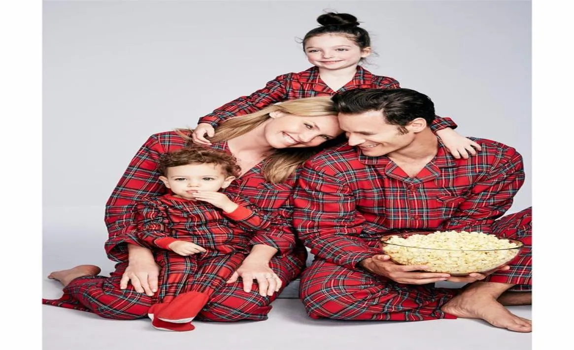 2019 Familien Weihnachten Pyjama Neujahr039s Kostüme Red Plaid passende Familie Outfits Vater Mutter Kinder Baby Kleidung Familie CL4945369