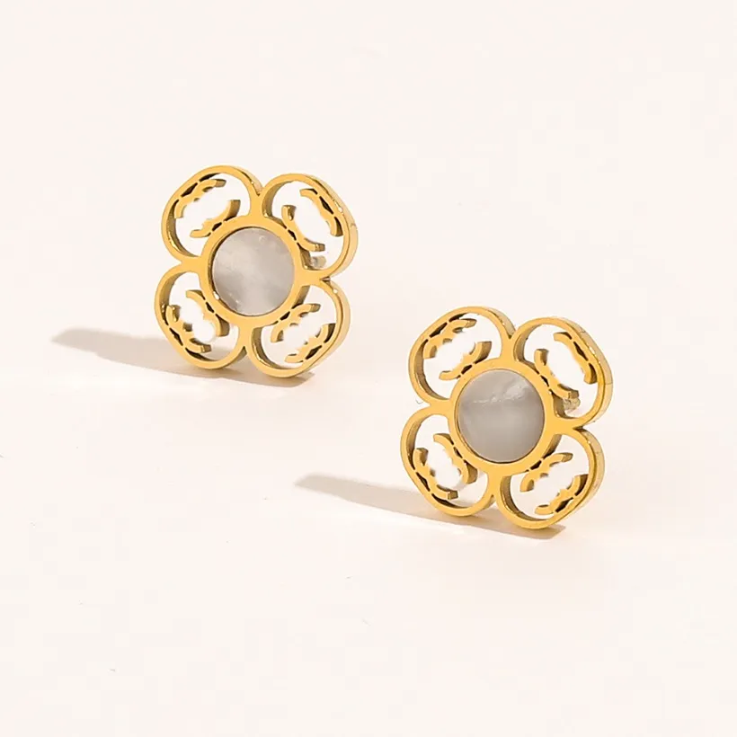 Designer Style Charmin Earring Boutique Womens Gold Ear Ploteted Orer Spring Style Coppia Orecchini regalo in acciaio inossidabile Pacchetto di gioielli di marca di lusso