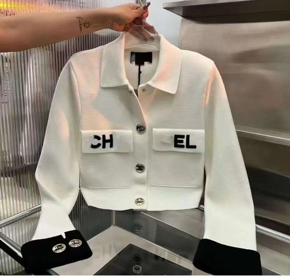 2024SS Designer Women's Jackets Top Quality Lapel Polo Fashion Bröstficka Slim Fit White Embroidery Tryckt Metal Buckle Sticked 622