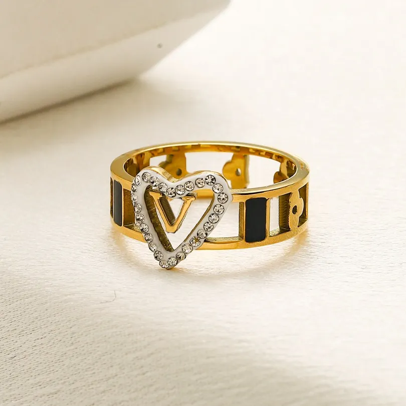 Heart Crystal Cluster Ring Luxury Designer Brand Rings 18k Guldpläterad högkvalitativ smycken Spring New Women Love Gift Wedding Ring