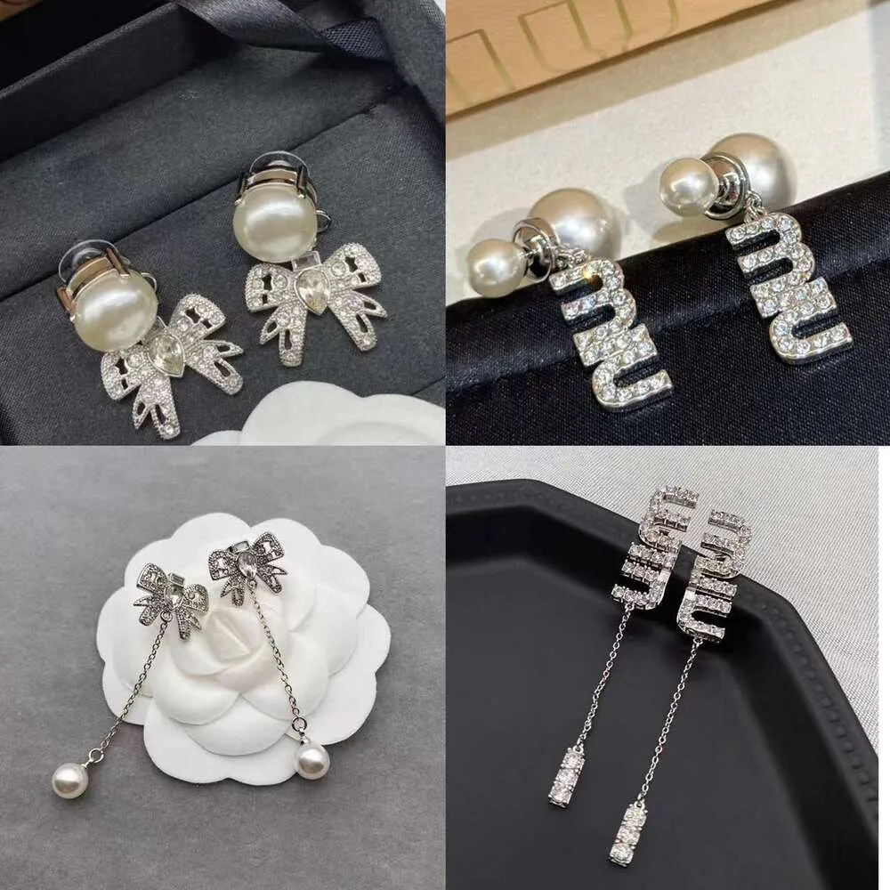 デザイナーmiui miui earrings 23新しいミアオジアパールイヤリングミアムイヤリング高品質の非対称文字イヤリング