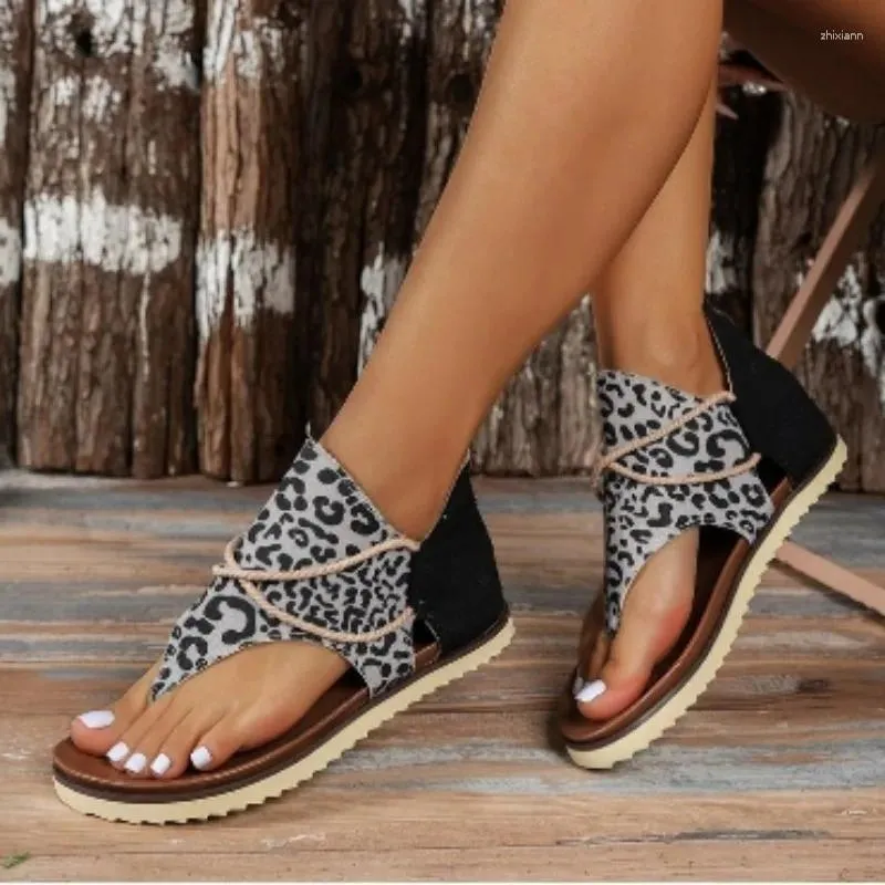 Sandálias 2023 sapatos de alta qualidade para mulheres zíper de verão feminino de verão misto de leopardo impressão de salto baixo de tamanho grande romano romano