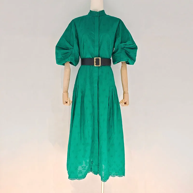 Designer -jurk met stand -up kraag, tailleband met één borsten, taille cinching, solide kleur lange jurk, modieuze bubbelmouw, uitgehold borduurwerkjurk