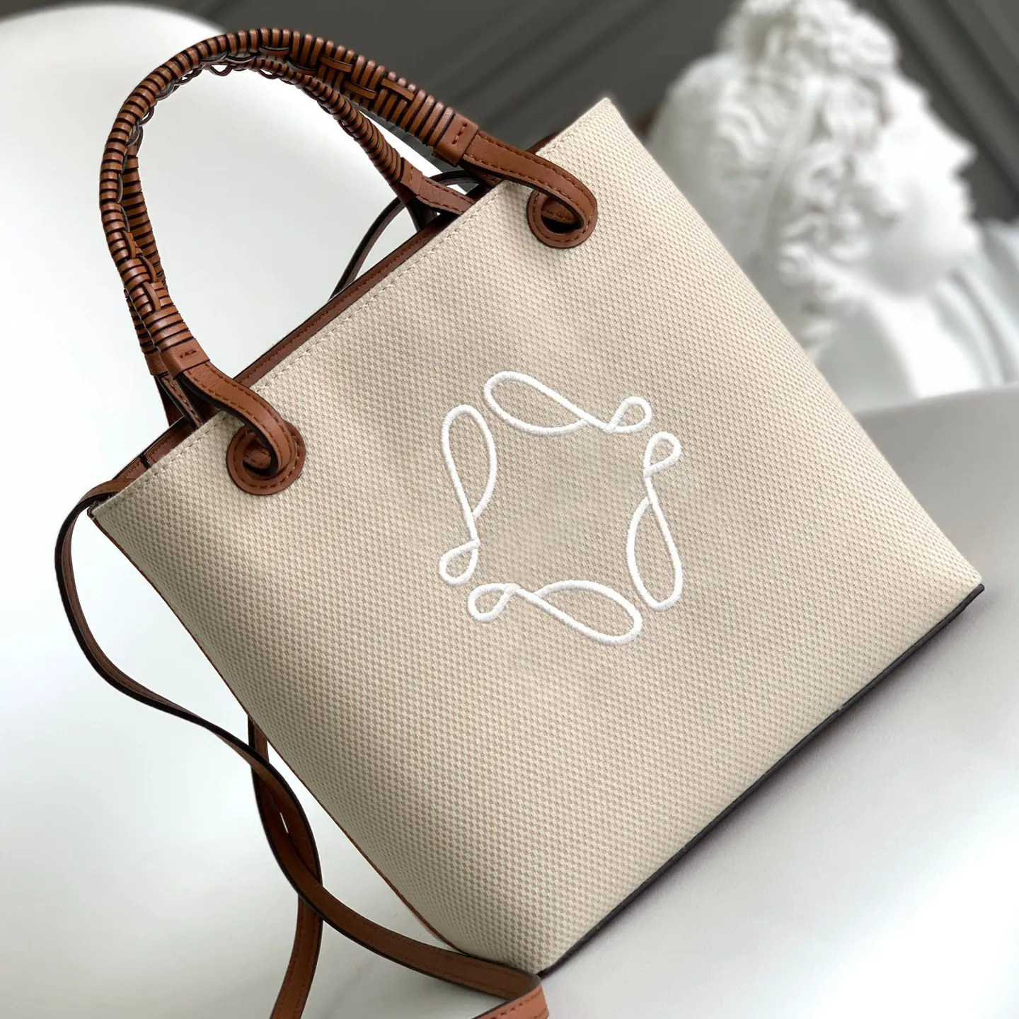 10A Luxur Designer Tote Bag Amazona Mini Woven Handtag används i denna lilla storlek med hjälp av kohudsläder Crossbody Bag 22*9*19,5 cm