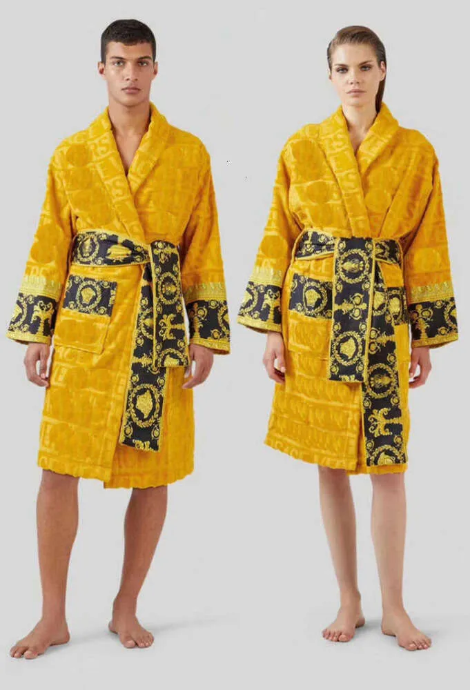 Velvet 100% bomullsbadrobskåpa Designers Barock Fashion Pyjamas Mens Women Letter Jacquard Printing Barocco ärmar sjal krage fickbälte 666