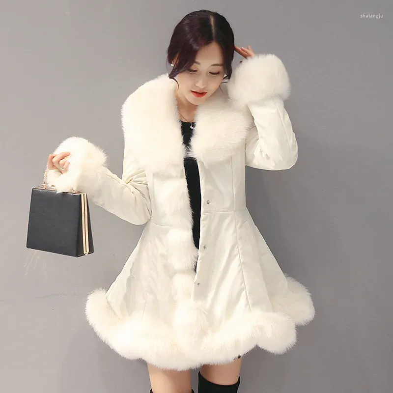 女性用ファーファッションレディースビッグフェイクコートカラーレザーミッドロングパーカー冬の女性暖かいアウトウェアベージュの服