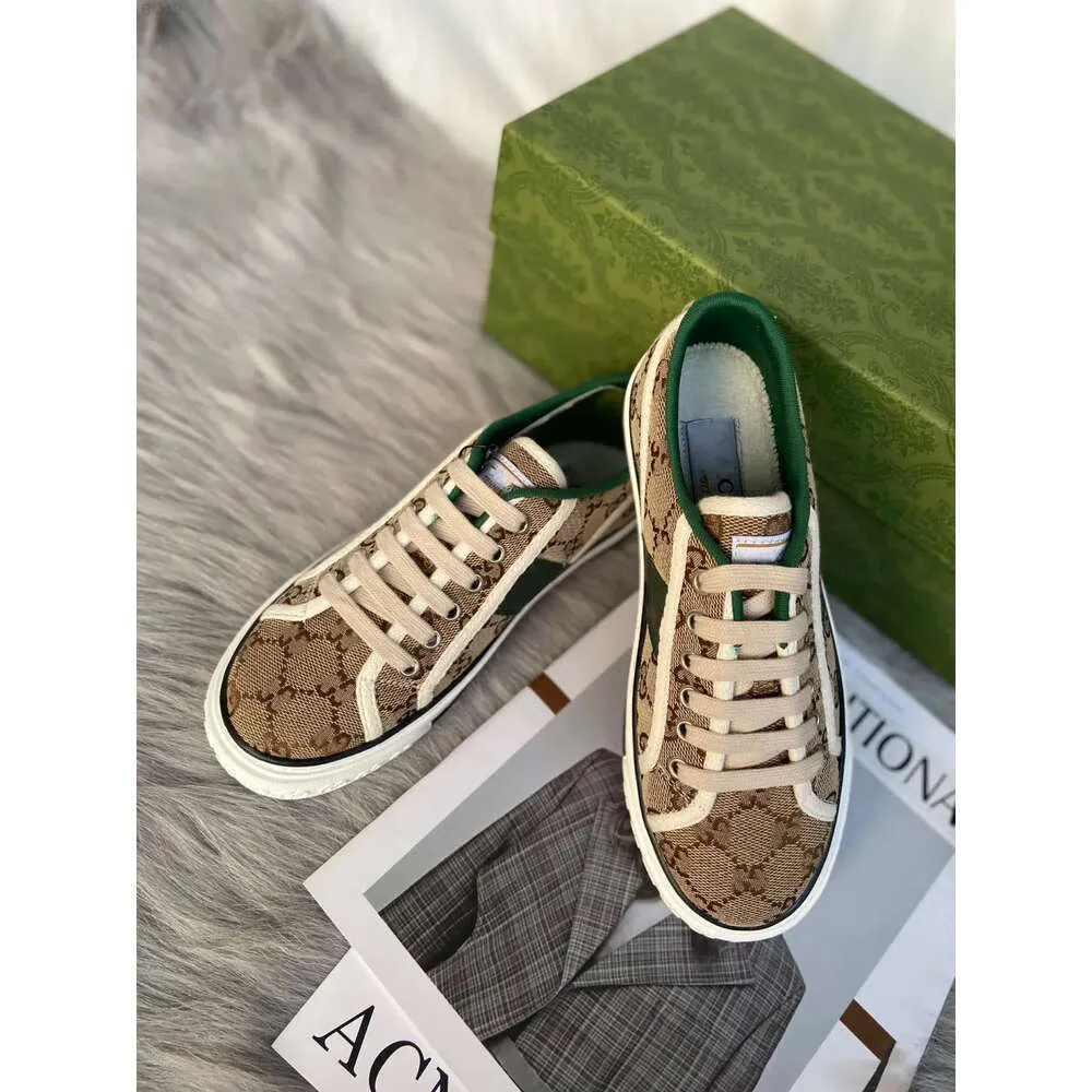 10A Tennis Canvas 1977 Shoes Casual Luxurys Designers Womens Shoe Italy Green And Red Web Stripe Rubber Sole Stretch Cotton Low Top Mens Sneakers