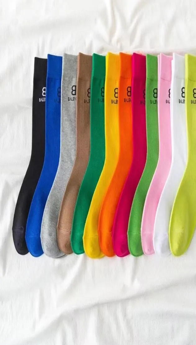 Lettre multicolore chaussettes en coton femmes lettres de fille décontractée chaussette sport mode de bonne qualité entière 2768326