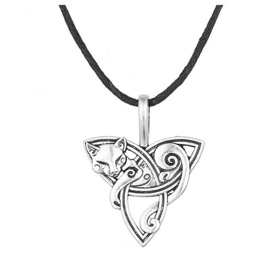 JF064 Viking vintage religieux Animal Fox Charme Triangle Hollow Pendant Femmes Collier Amulet Rope Colliers Whole342V