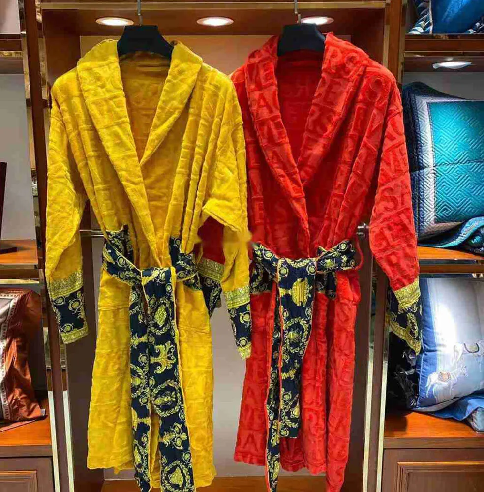 Velvet Bathrobe Robe Designers Baroque Fashion Pyjamas Mens Mens Femme Lettre Jacquard Prince Barocco Print Sleeves châle Collier de poche ceinture 100% coton 992ess